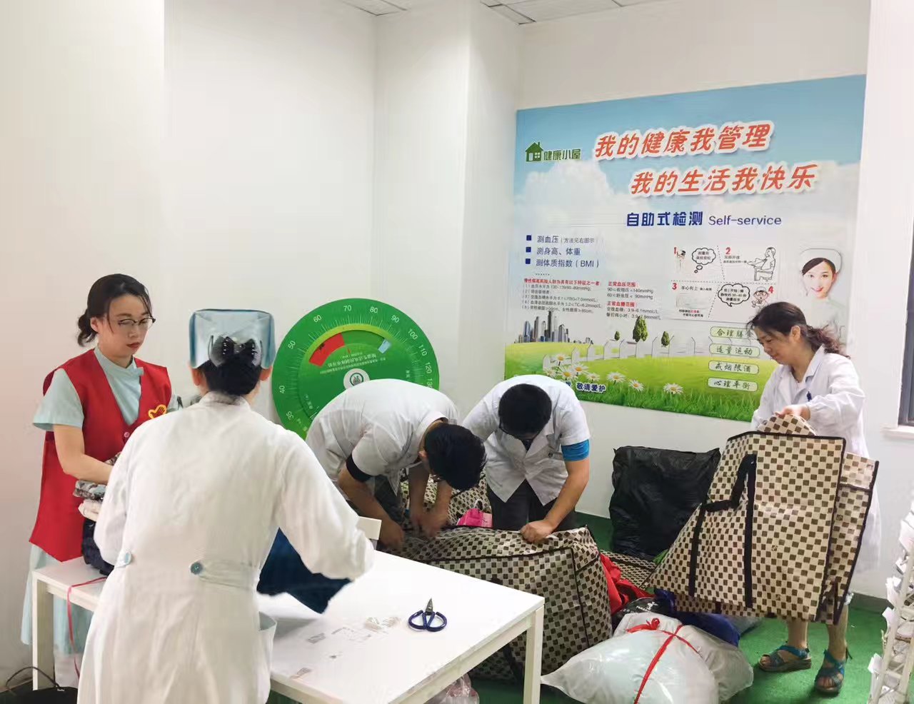 “衣”份愛(ài)心，“衣”份溫暖！有愛(ài)的冬天不寒冷！